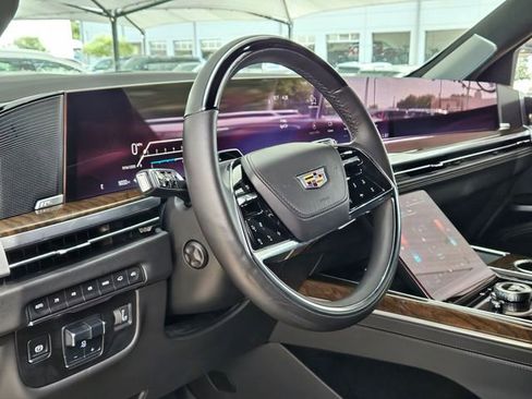 Certified 2025 Cadillac Escalade Sport Platinum w/ LPO, Floor Liner Package AWD/4WD image 6