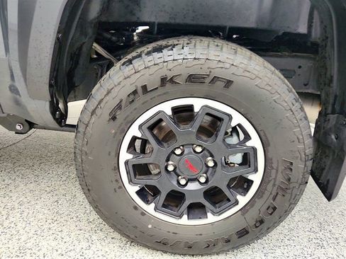 Used 2025 Toyota Tacoma TRD Off-Road AWD/4WD image 9