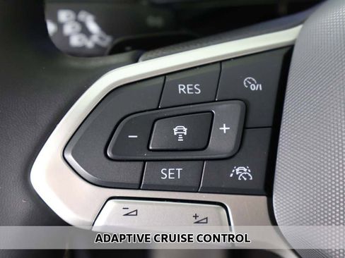 Used 2024 Volkswagen Atlas SE image 3