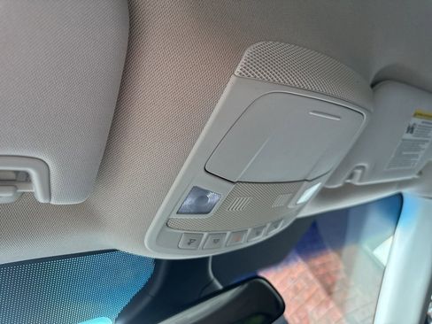 Used 2020 Ford Edge SE image 34