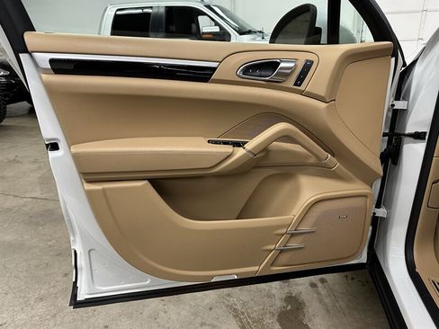 Used 2014 Porsche Cayenne AWD/4WD image 24