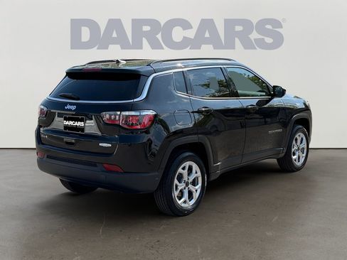 Used 2025 Jeep Compass Latitude w/ Sun & Sound Group AWD/4WD image 7