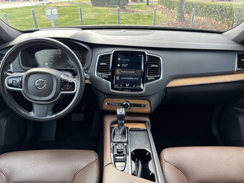 Used 2021 Volvo XC90 T6 Momentum w/ Advanced Package image 31