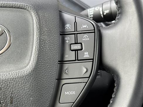 Used 2025 Toyota Prius LE FWD image 27
