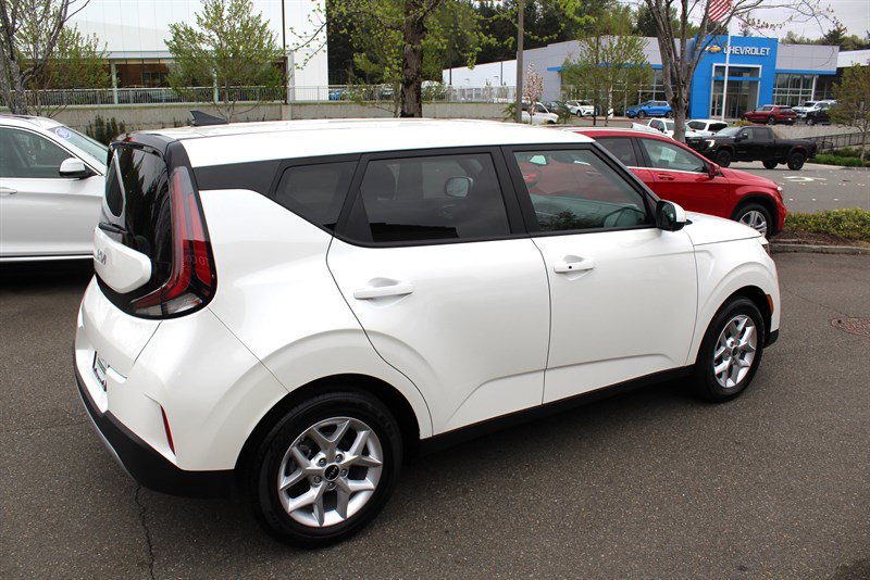 Used 2023 Kia Soul S FWD image 5