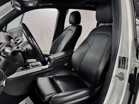Used 2023 Mercedes-Benz GLB 250 4MATIC w/ Premium Package image 9