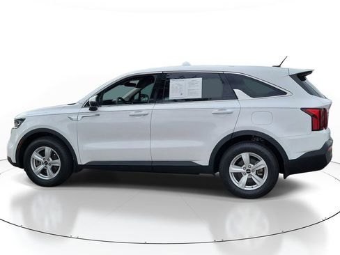 Used 2023 Kia Sorento LX FWD image 7