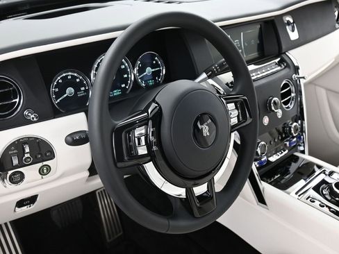 Used 2022 Rolls-Royce Cullinan image 17