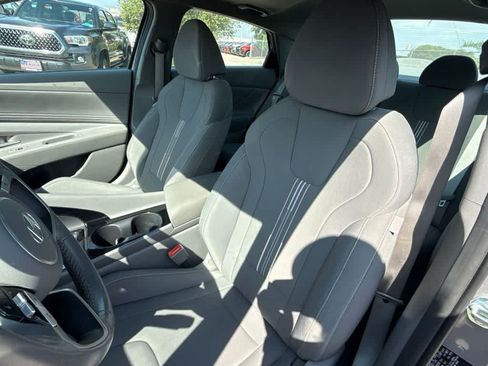 Used 2025 Hyundai Elantra SEL FWD image 13