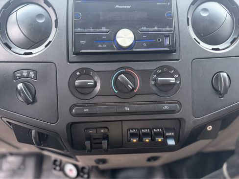 Used 2009 Ford F350 XL image 22