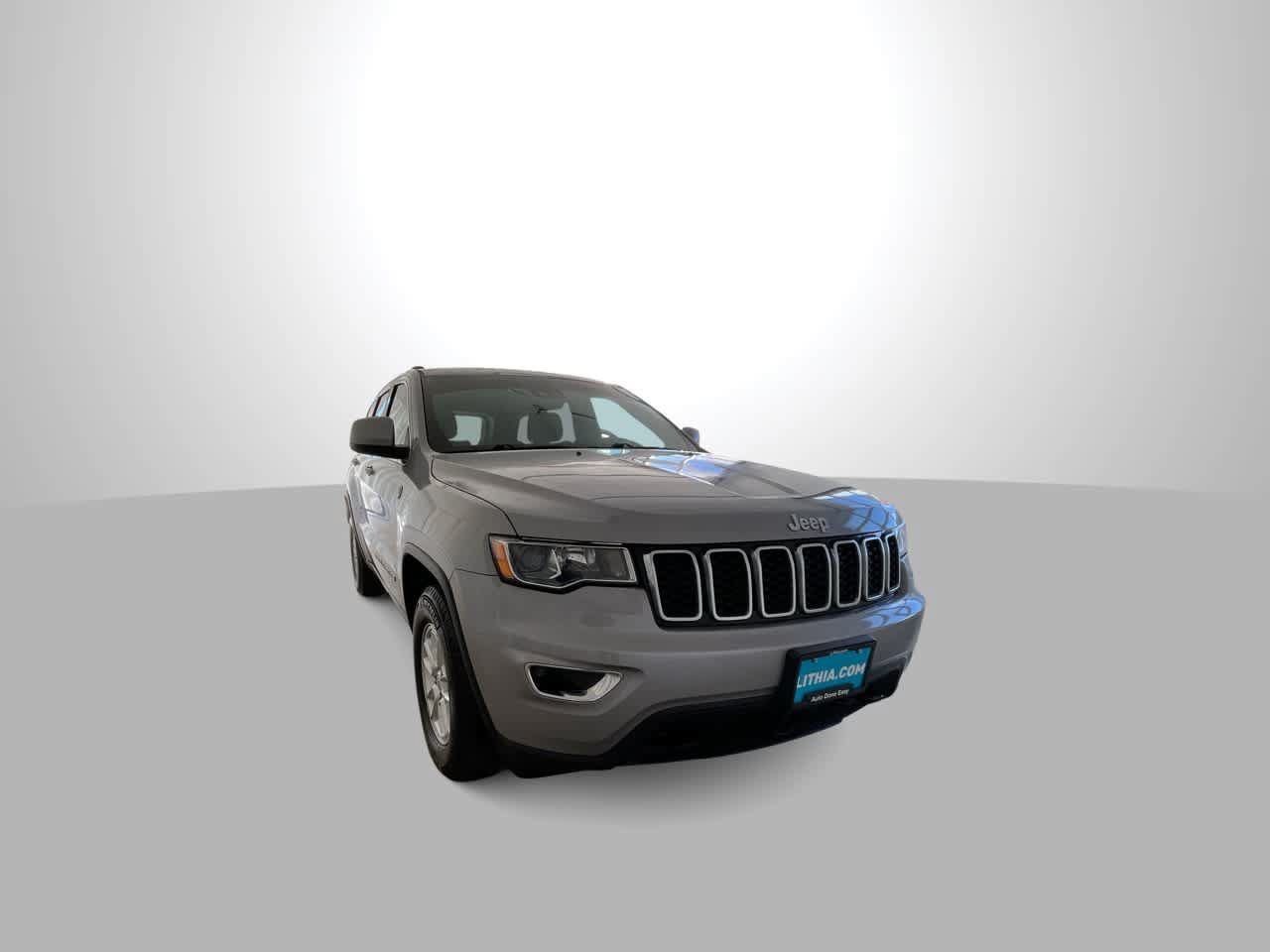 Used 2020 Jeep Grand Cherokee Laredo AWD/4WD image 2