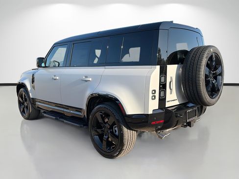 New 2026 Land Rover Defender 110 X-Dynamic SE image 3