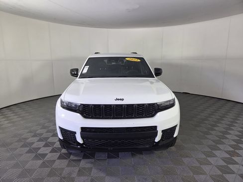 Used 2023 Jeep Grand Cherokee L Laredo RWD image 4