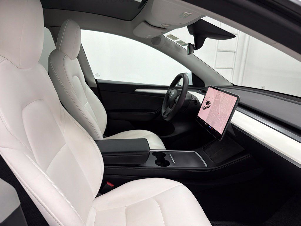 Used 2022 Tesla Model Y Long Range AWD/4WD image 29