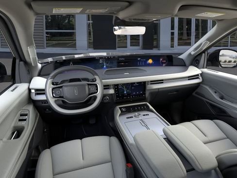 New 2025 Lincoln Navigator Reserve AWD/4WD image 9