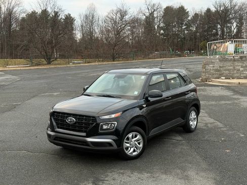 Used 2023 Hyundai Venue SE w/ Cargo Package image 1