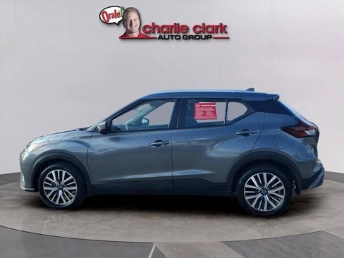 Used 2023 Nissan Kicks SV image 2