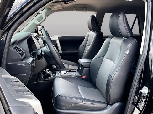 Used 2020 Toyota 4Runner SR5 Premium AWD/4WD image 8