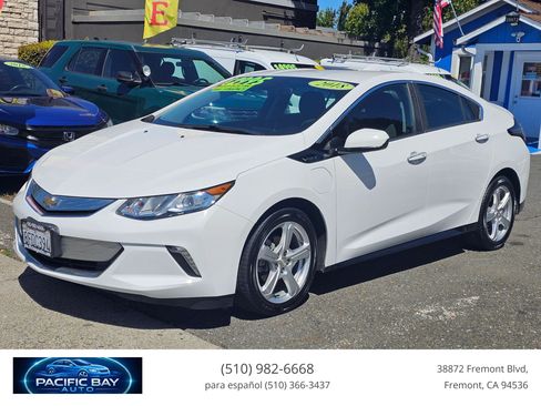 Used 2018 Chevrolet Volt LT FWD image 3