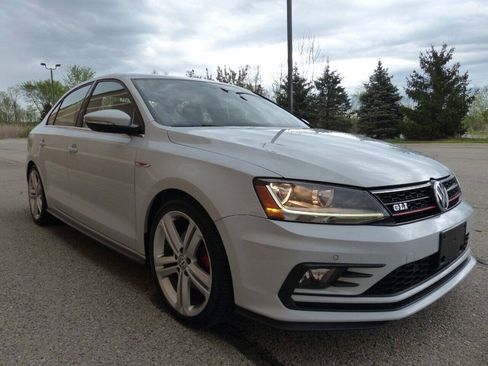 Used 2017 Volkswagen Jetta GLI FWD image 10