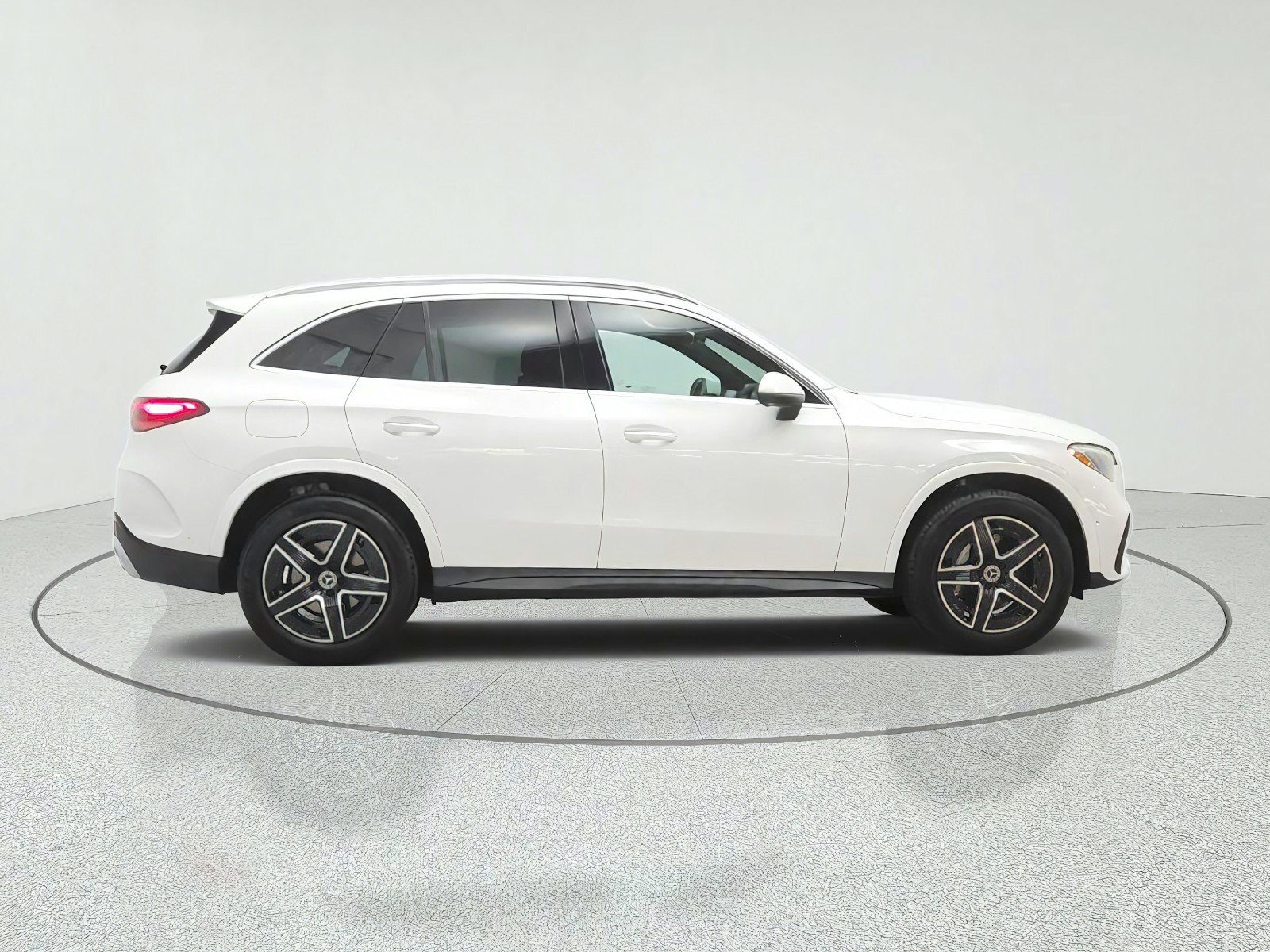 Used 2024 Mercedes-Benz GLC 300 image 4