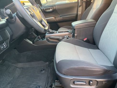 Used 2021 Toyota Tacoma TRD Off-Road image 11