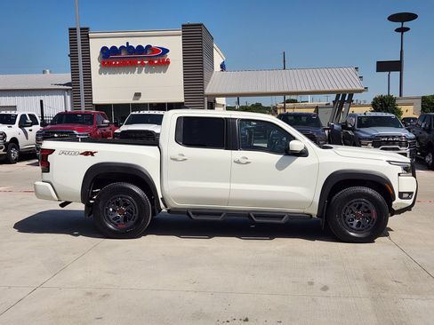 Used 2025 Nissan Frontier PRO-4X w/ Tow Package AWD/4WD image 7