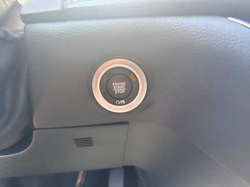 New 2026 Chrysler Pacifica Select image 16