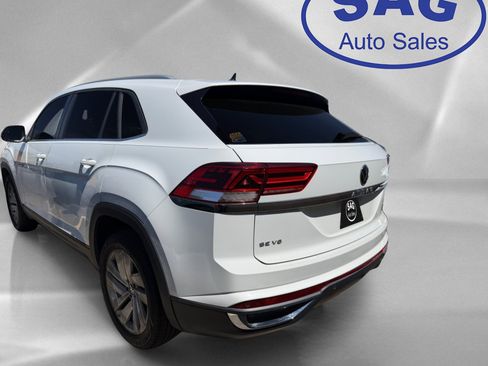Used 2020 Volkswagen Atlas Cross Sport SE w/ Panoramic Sunroof Package AWD/4WD image 4