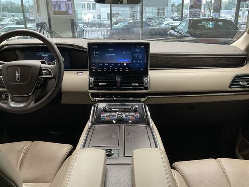 Used 2023 Lincoln Navigator Reserve AWD/4WD image 16