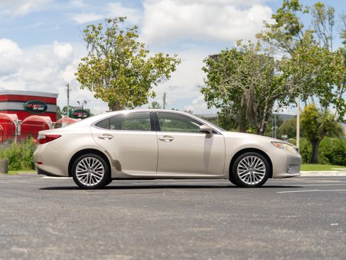 Used 2013 Lexus ES 350 w/ Luxury Pkg FWD image 5