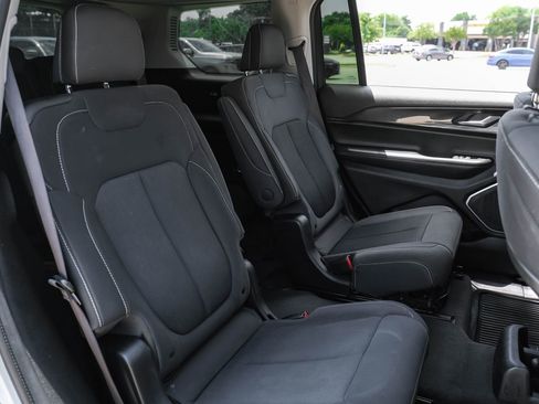 Used 2021 Jeep Grand Cherokee L Laredo w/ Luxury Tech Group I AWD/4WD image 30
