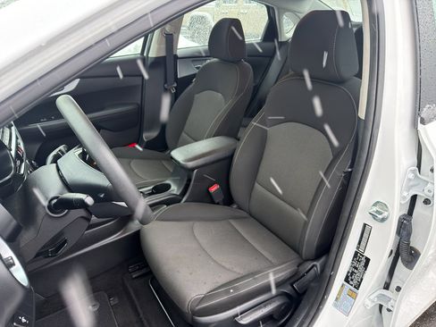 Used 2023 Kia Forte LXS image 11