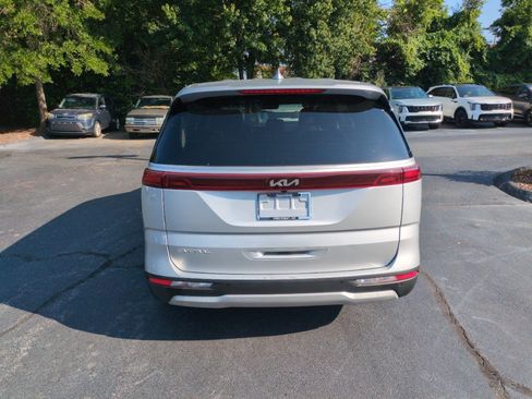 Used 2023 Kia Carnival LX FWD image 6