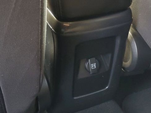 Used 2019 Dodge Journey SE image 23