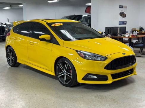 Used 2017 Ford Focus ST w/ Equipment Group 401A image 1