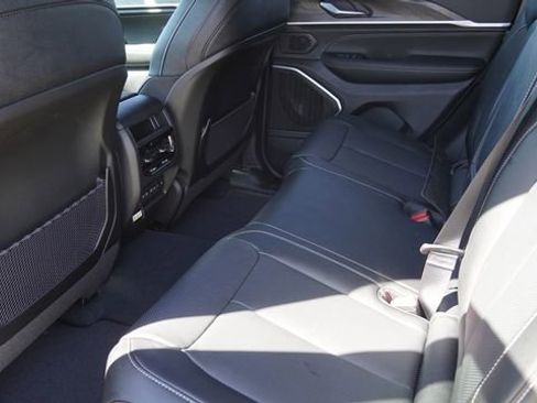New 2026 Jeep Grand Cherokee Limited AWD/4WD image 13