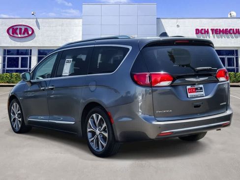 Used 2017 Chrysler Pacifica Limited w/ UConnect Theater Package FWD image 6