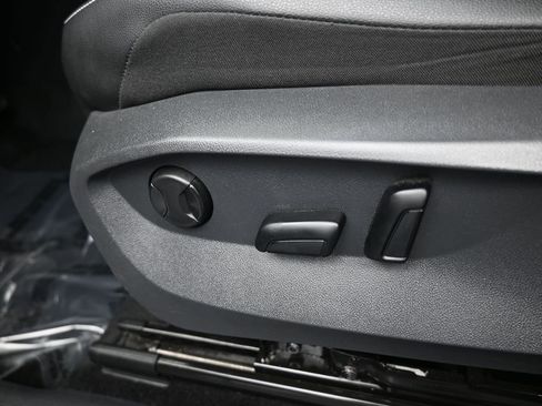 Used 2023 Volkswagen Tiguan SE image 12