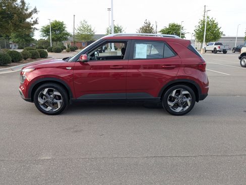 Used 2024 Hyundai Venue FWD image 7