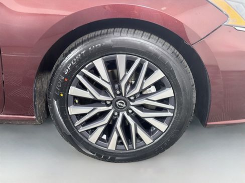 Used 2023 Nissan Altima 2.5 SV FWD image 32