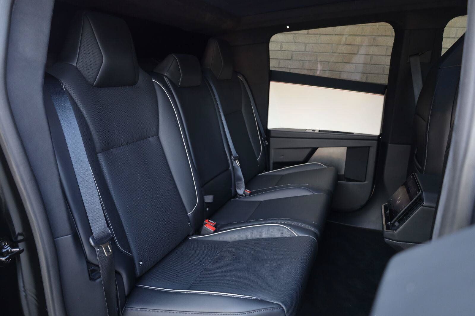 Used 2024 Tesla Cybertruck AWD Crew Cab image 27