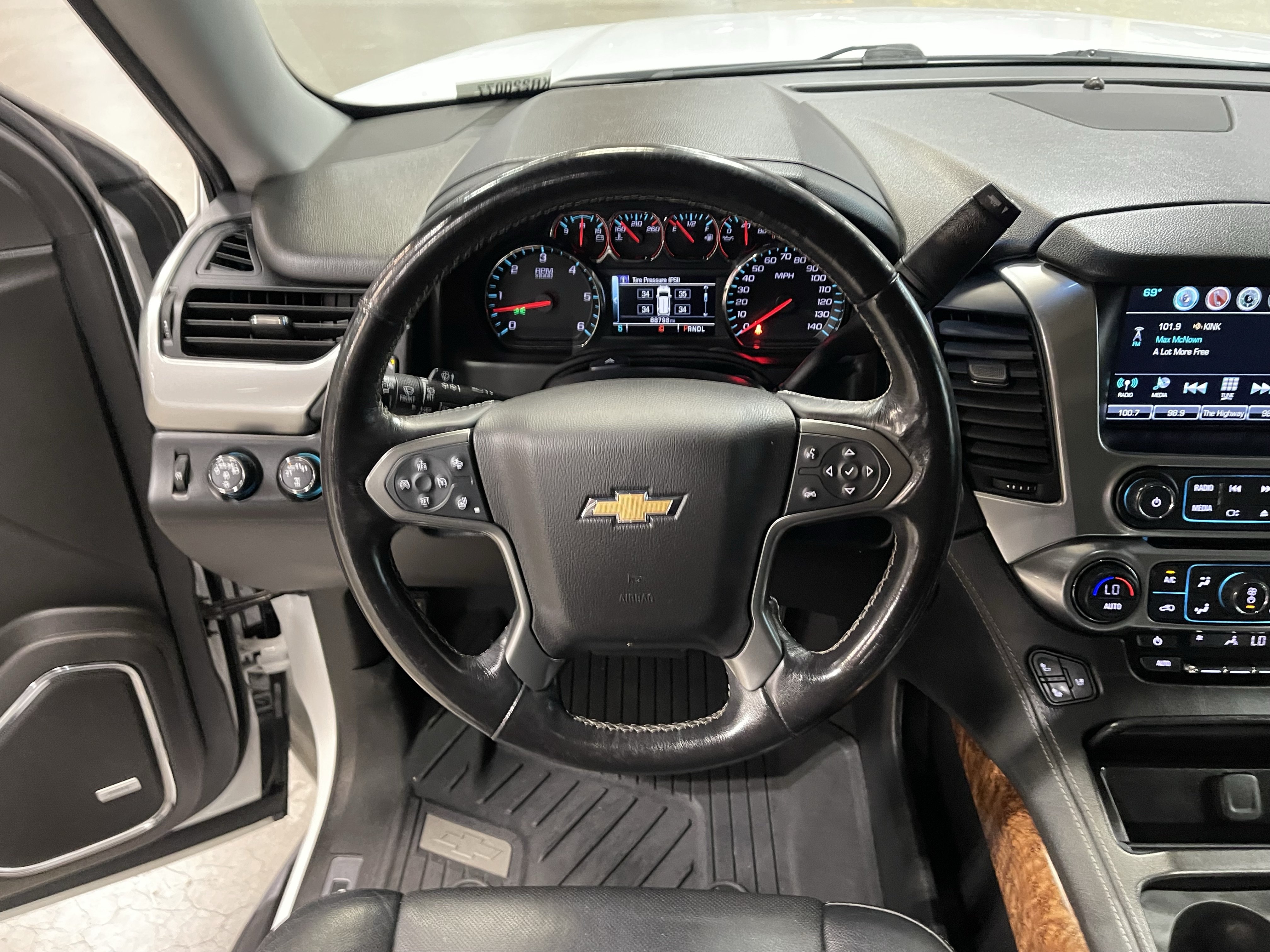 Used 2019 Chevrolet Suburban Premier AWD/4WD image 13