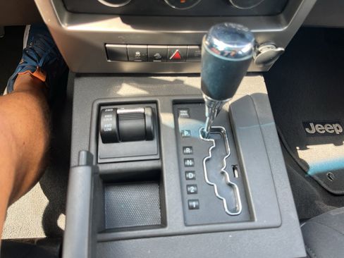 Used 2012 Jeep Liberty Sport AWD/4WD image 19