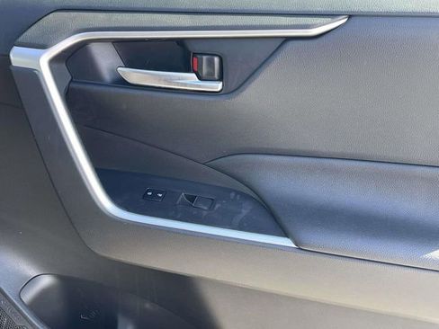 Used 2021 Toyota RAV4 XLE Premium image 16