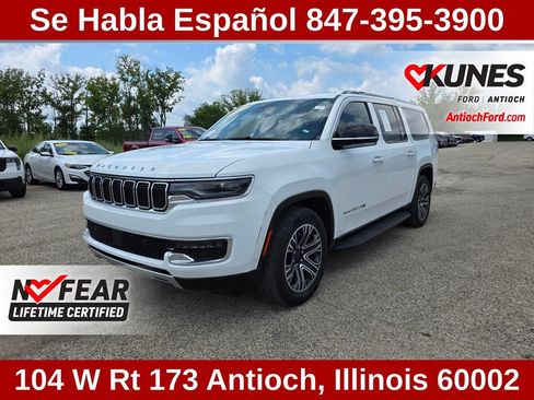 Used 2024 Jeep Wagoneer L Series II w/ Flexible Seating Group AWD/4WD image 5