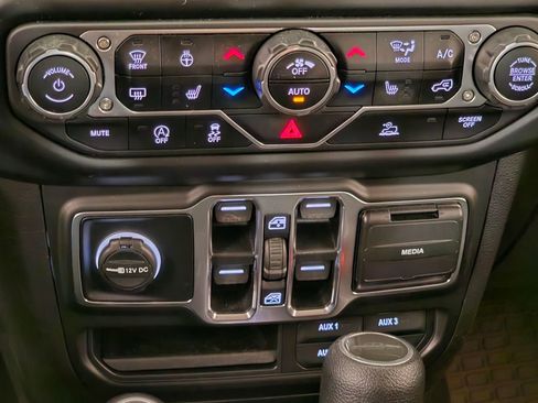 Used 2020 Jeep Gladiator Sport w/ Quick Order Package 24S AWD/4WD image 14