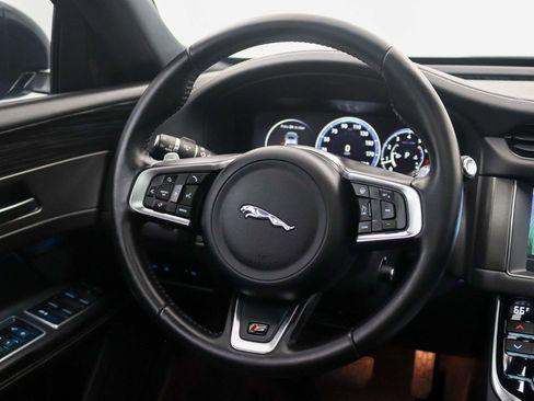 Used 2018 Jaguar XF S RWD image 20