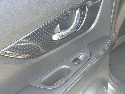 Used 2018 Nissan Rogue SL w/ Premium Package FWD image 18