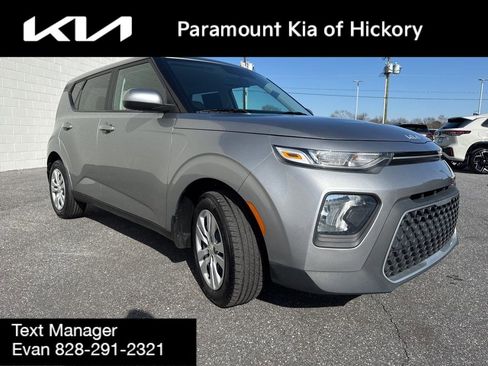 Used 2022 Kia Soul LX image 3